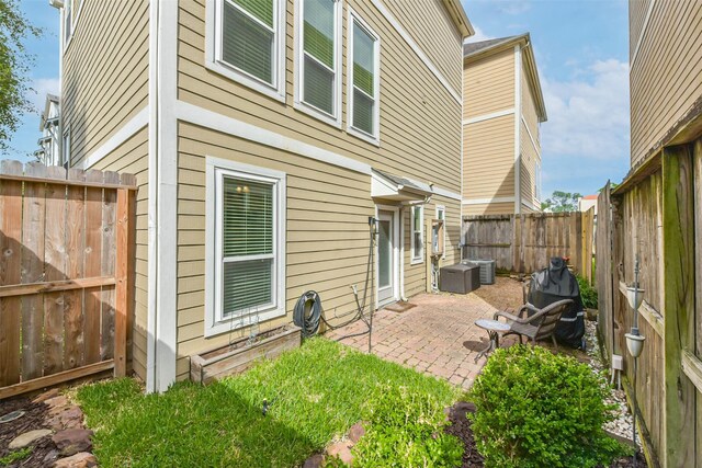 1513 Nagle St, Houston, TX 77003 - back of property with a patio and a fenced backyard
