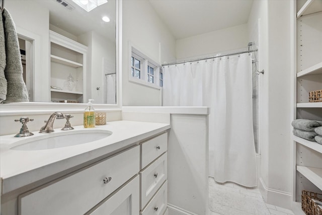 5418 Braeburn Dr, Bellaire, TX 77401 - full bath with vanity, shower / bath combo with shower curtain, and baseboards
