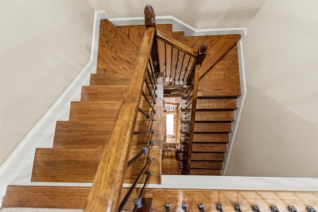 2403 Commonwealth St, Houston, TX 77006 - stairs with ornamental molding