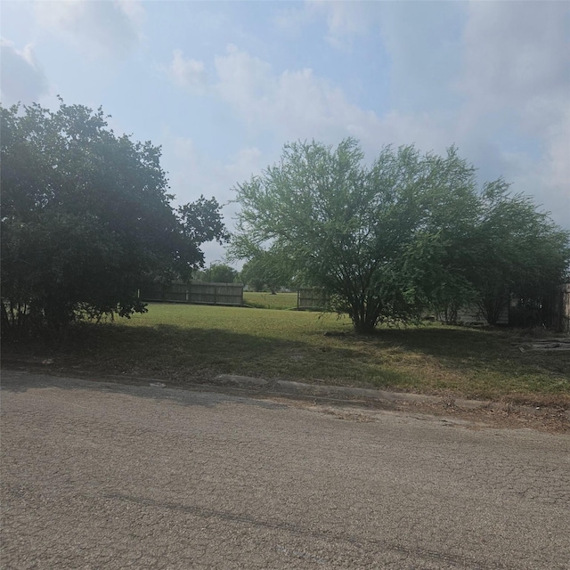 327 E B Ave, Kingsville, TX 78363 - view of asphalt street