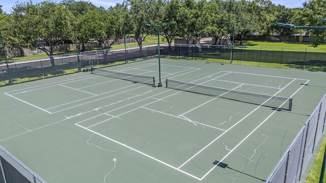 311 Vantage Pointe Cir, League City, TX 77573 - view of tennis court featuring community basketball court