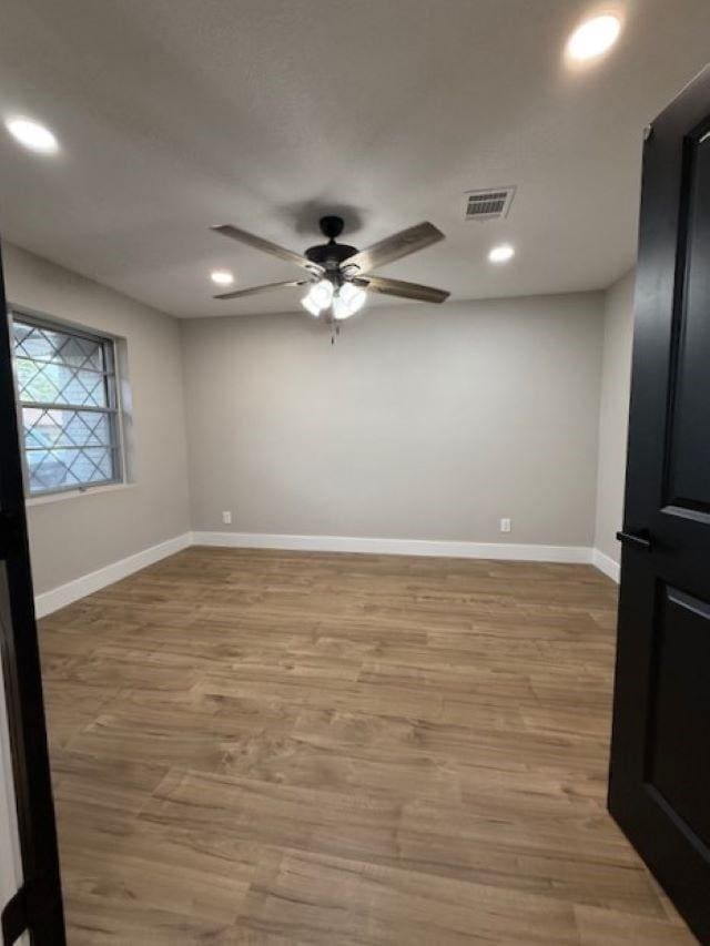 674 Meadowgreen Dr, Port Neches, TX 77651 - spare room with a ceiling fan, baseboards, recessed lighting, and light wood-style flooring