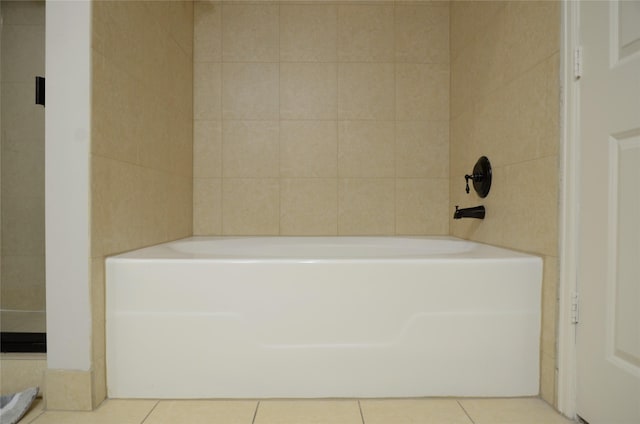 2203 Dorrington St Unit 403, Houston, TX 77030 - bathroom featuring a bathtub and tile patterned flooring
