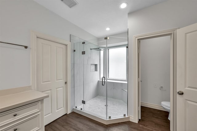 22 Creekwood Dr, Montgomery, TX 77356 - bathroom featuring wood finished floors, a stall shower, toilet, and recessed lighting