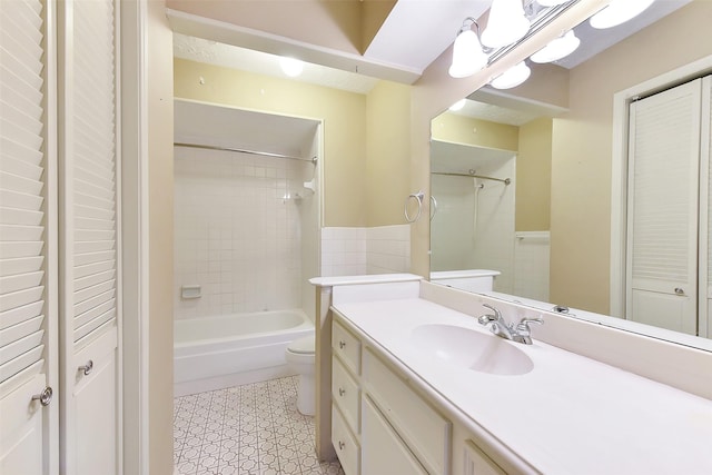 402 E Lambuth Ln, Deer Park, TX 77536 - bathroom with toilet, a closet, vanity, and shower / bath combination
