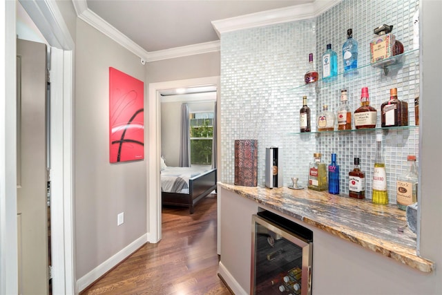 1010 Rosine St Unit 45, Houston, TX 77019 - indoor dry bar with wine cooler, ornamental molding, wood finished floors, and baseboards