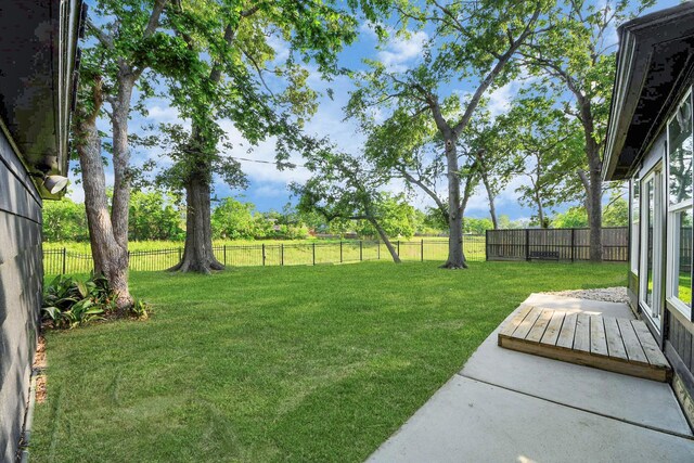 5419 N Crooked Creek Dr, Houston, TX 77017 - view of yard