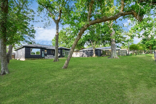 5419 N Crooked Creek Dr, Houston, TX 77017 - view of yard
