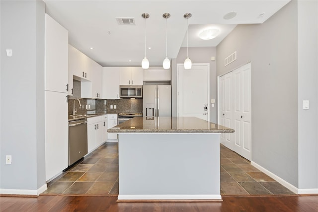 3505 Sage Rd Unit 1508, Houston, TX 77056 - kitchen with stainless steel appliances, a center island, baseboards, and white cabinets