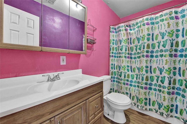 2000 E Beverly Dr, Shepherd, TX 77371 - bathroom featuring toilet, vanity, curtained shower, and wood finished floors