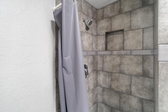 611 93rd St, Houston, TX 77012 - bathroom view of tiled shower and a textured wall