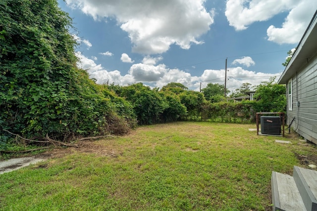 611 93rd St, Houston, TX 77012 - view of green lawn featuring central air condition unit