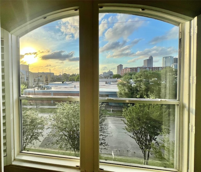 1715 Hadley St, Houston, TX 77003 - entryway with a city view