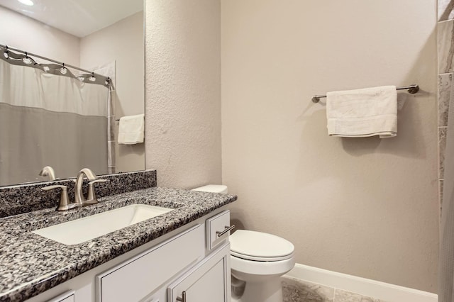 502 Pearl View Ln, Pinehurst, TX 77362 - full bathroom with vanity, toilet, baseboards, a shower with curtain, and marble finish floors