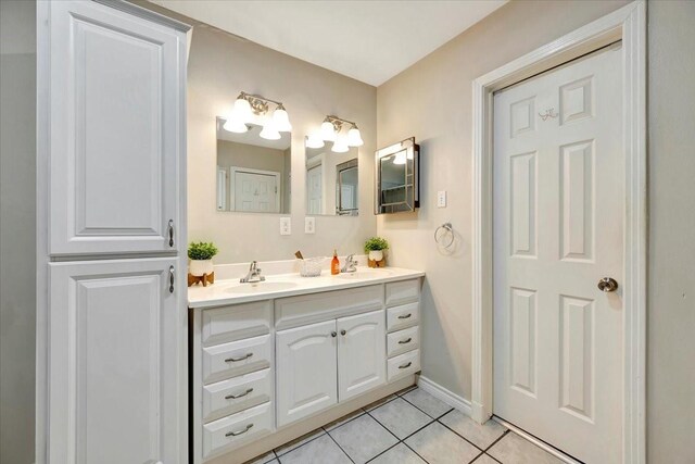 515 Canadian St, Houston, TX 77009 - full bath with double vanity and tile patterned floors