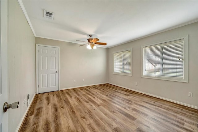 515 Canadian St, Houston, TX 77009 - empty room featuring crown molding, light wood finished floors, a ceiling fan, and baseboards