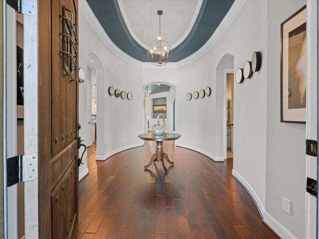 17611 Bear River Ln, Humble, TX 77346 - entryway featuring arched walkways, ornamental molding, a chandelier, baseboards, and dark wood-type flooring