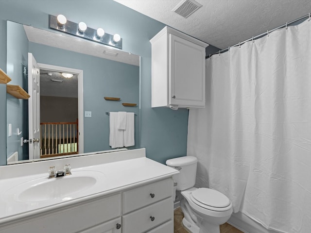 3106 Lake Breeze Ln, Crosby, TX 77532 - full bathroom featuring a textured ceiling, toilet, vanity, a shower with shower curtain, and tile patterned floors