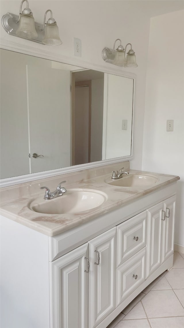 10214 Moorberry Ln, Houston, TX 77043 - full bath featuring double vanity and tile patterned flooring