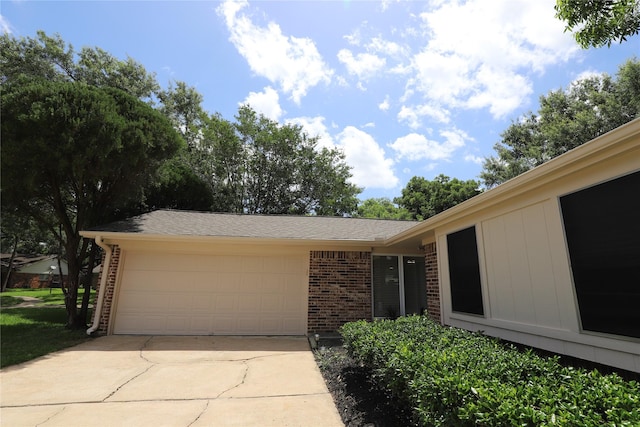 3135 Apple Dr, Missouri City, TX 77459 - ranch-style house with brick siding, an attached garage, and driveway