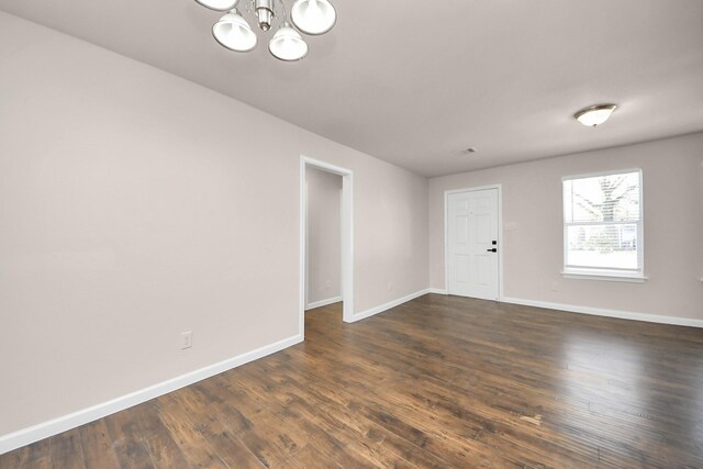 3437 Seabrook St, Houston, TX 77021 - unfurnished room featuring a chandelier, baseboards, and dark wood-style flooring