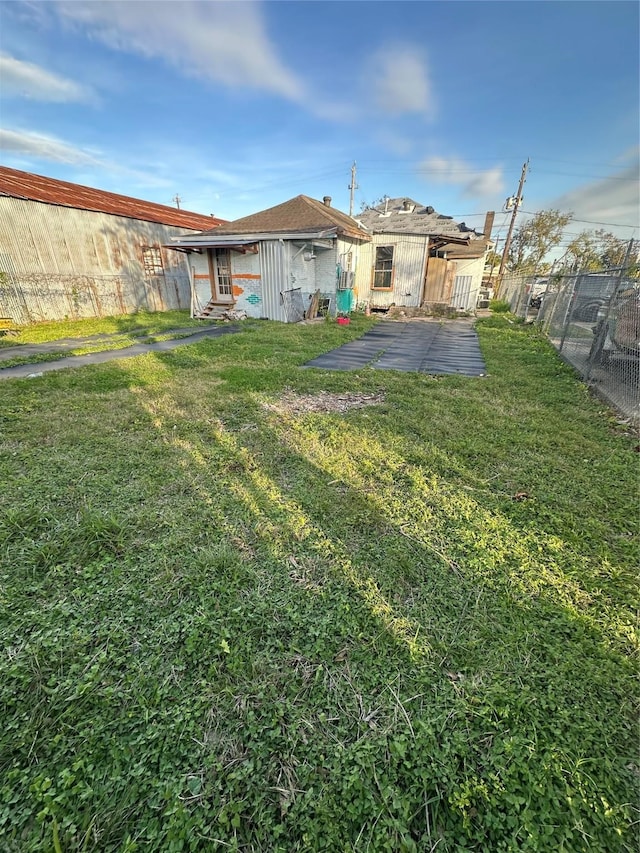 304 Lockwood Dr, Houston, TX 77011 - back of property with a patio area