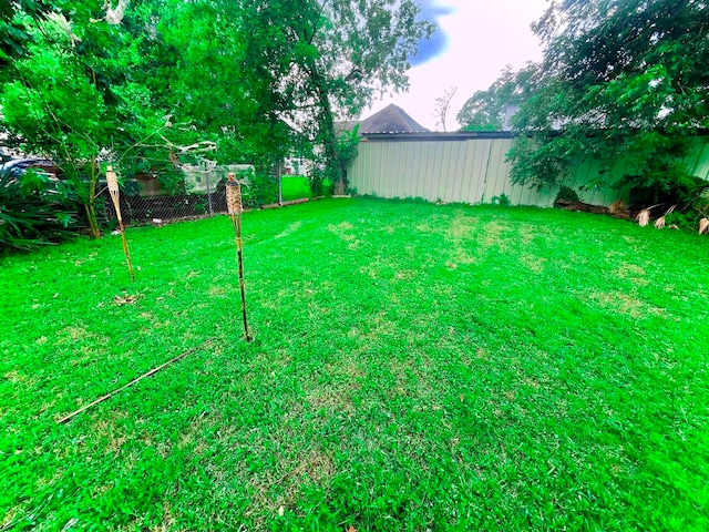 304 Lockwood Dr, Houston, TX 77011 - view of yard