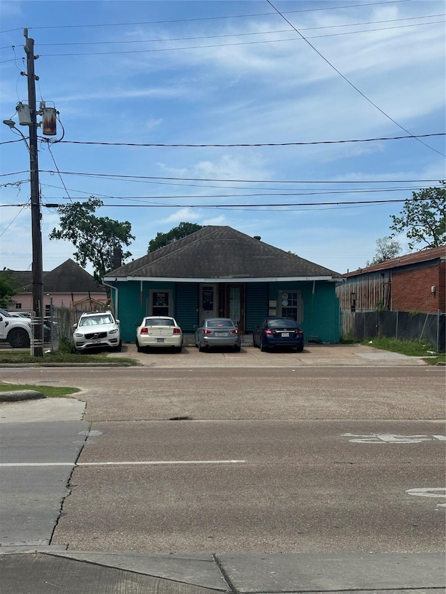 304 Lockwood Dr, Houston, TX 77011 - view of ranch-style home