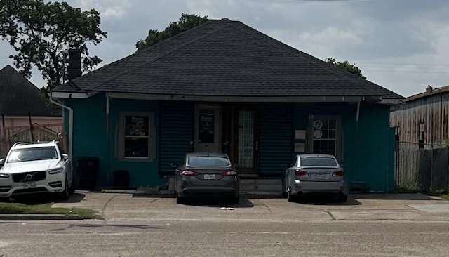 304 Lockwood Dr, Houston, TX 77011 - view of front facade featuring a shingled roof and a chimney