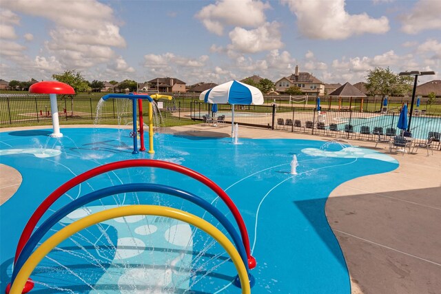 9807 Opal Rock Dr, Rosharon, TX 77583 - view of community pool