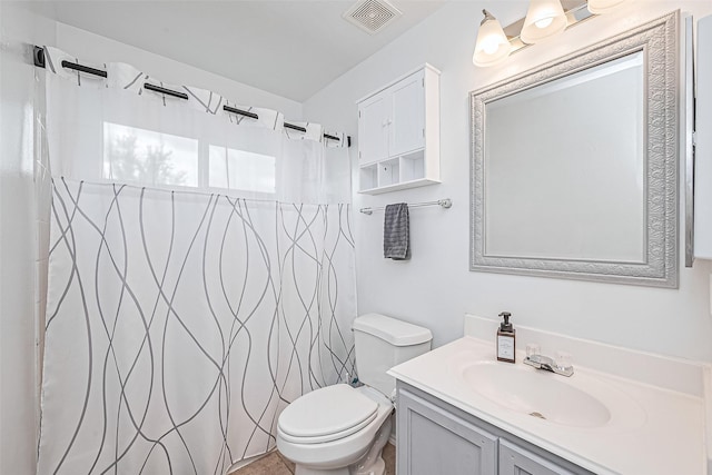 6623 Haven Forest Ln, Richmond, TX 77469 - bathroom featuring vanity, toilet, and a shower with curtain
