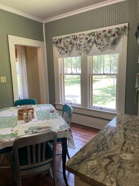 2114 E Lufkin Ave, Lufkin, TX 75901 - dining room with crown molding and wood finished floors