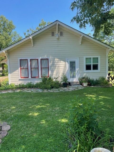 2114 E Lufkin Ave, Lufkin, TX 75901 - view of front of property featuring a front lawn