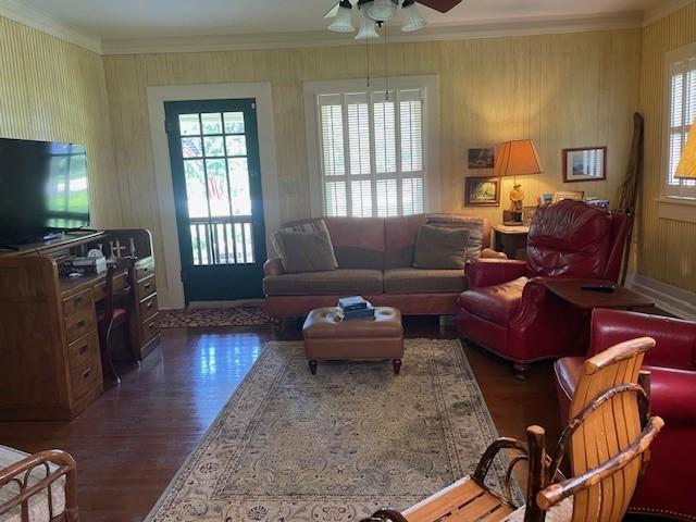 2114 E Lufkin Ave, Lufkin, TX 75901 - living room with wood finished floors, plenty of natural light, ceiling fan, and crown molding