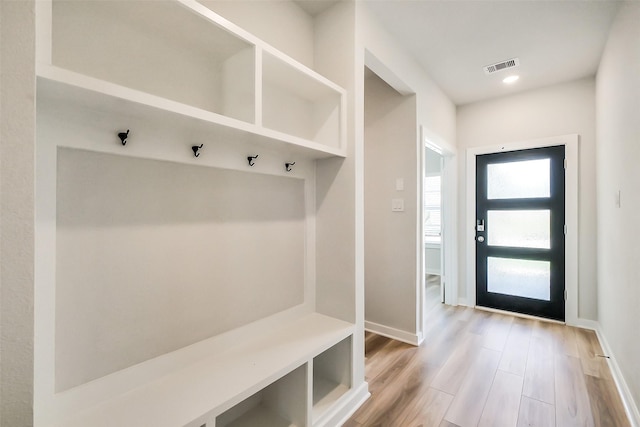 1203 Wildflower Way Dr, Beasley, TX 77417 - mudroom featuring light wood finished floors and recessed lighting