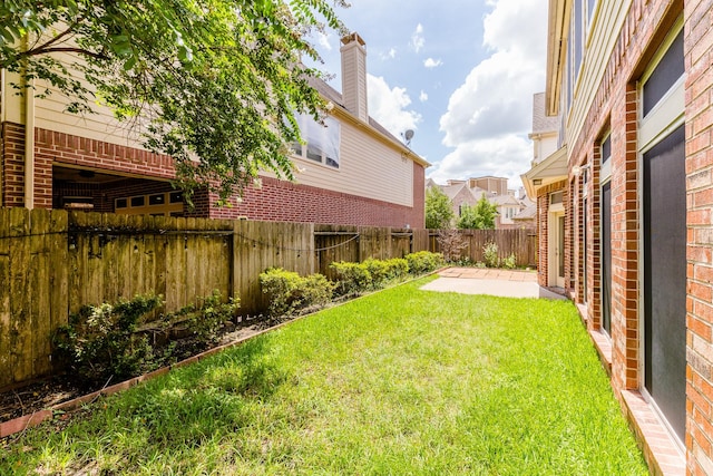 3531 Urban Woods Trl, Houston, TX 77008 - fenced backyard with a patio