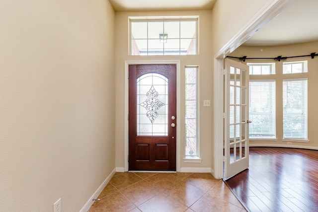 3531 Urban Woods Trl, Houston, TX 77008 - tiled foyer featuring baseboards