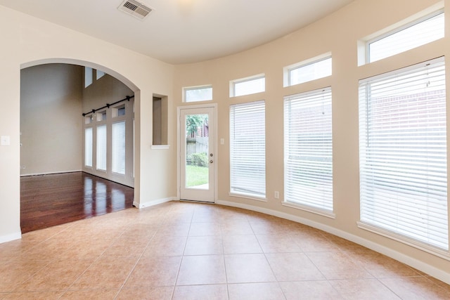 3531 Urban Woods Trl, Houston, TX 77008 - unfurnished room featuring light tile patterned floors and arched walkways