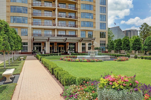 1000 Uptown Park Blvd Unit 181, Houston, TX 77056 - view of home's community with a lawn