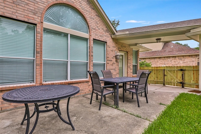 2907 Silverberry Trl, Houston, TX 77345 - view of patio / terrace with outdoor dining space and a gate