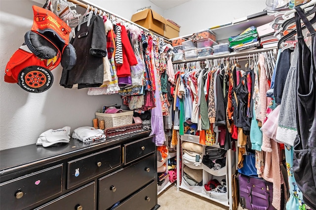 2907 Silverberry Trl, Houston, TX 77345 - walk in closet featuring light carpet