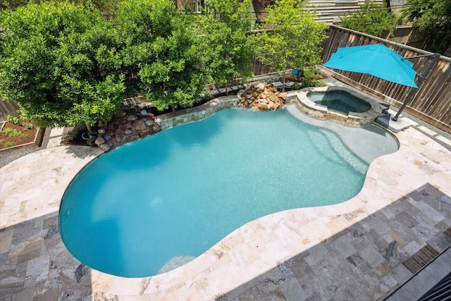 12710 Pebblebrook Dr, Houston, TX 77024 - view of swimming pool featuring a fenced backyard and a pool with connected hot tub