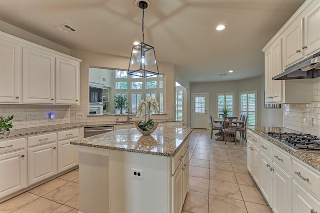 25322 Metzler Creek Dr, Spring, TX 77389 - kitchen with stainless steel appliances, a kitchen island, tasteful backsplash, recessed lighting, and under cabinet range hood