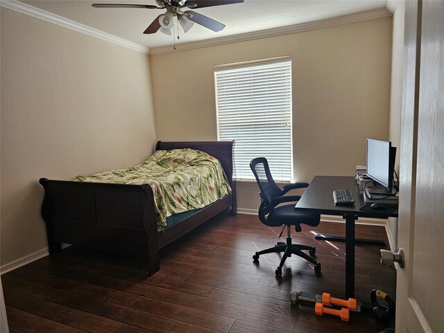 1711 Old Spanish Trl Unit 313, Houston, TX 77054 - bedroom featuring crown molding, wood-type flooring, baseboards, a desk, and ceiling fan