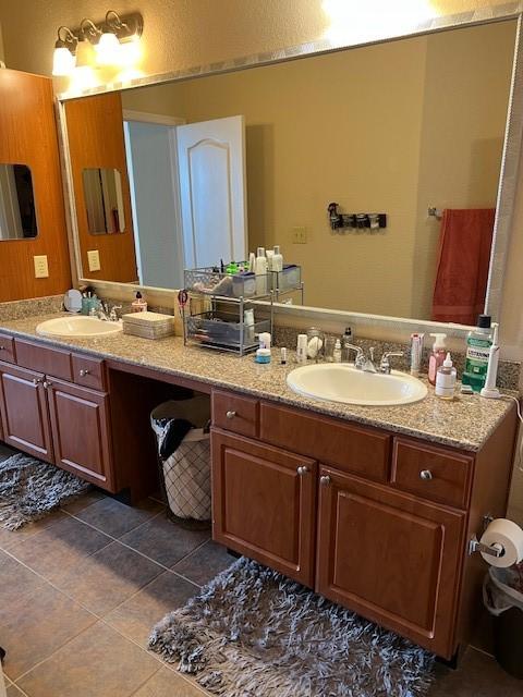 1711 Old Spanish Trl Unit 313, Houston, TX 77054 - bathroom featuring vanity and tile patterned floors