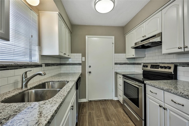 9814 Appleridge Dr, Houston, TX 77070 - kitchen featuring appliances with stainless steel finishes, under cabinet range hood, a sink, and white cabinetry