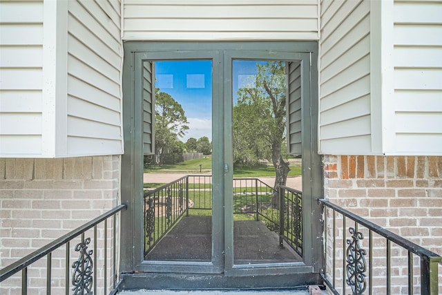 413 E Castle Harbour Dr W, Friendswood, TX 77546 - view of property entrance