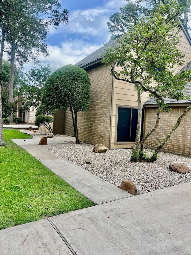 6523 Coral Ridge Rd, Houston, TX 77069 - view of side of home featuring brick siding
