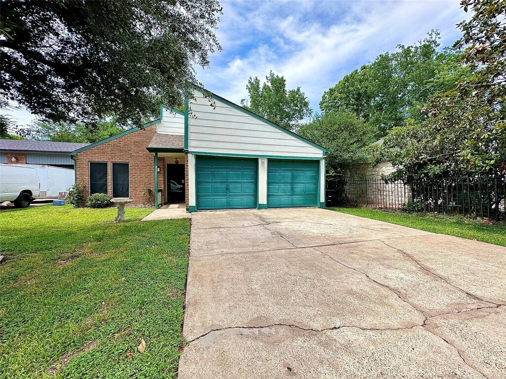 9004 Vogue Ln, Houston, TX 77080 - photo 1