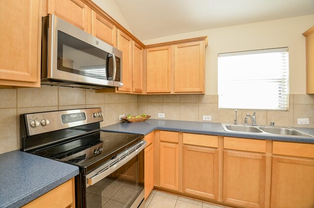 15111 Crescent Lilly Dr, Cypress, TX 77433 - kitchen with stainless steel appliances, a sink, dark countertops, backsplash, and vaulted ceiling